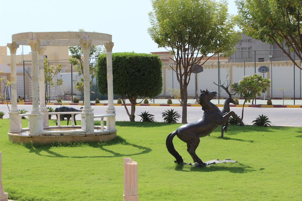 Tio Sea Resort Al Khor Buitenkant foto The park of the university
