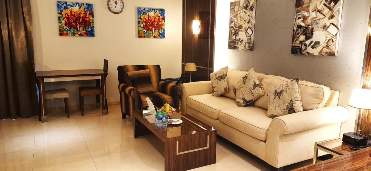 Tio Sea Resort Al Khor Buitenkant foto A living room