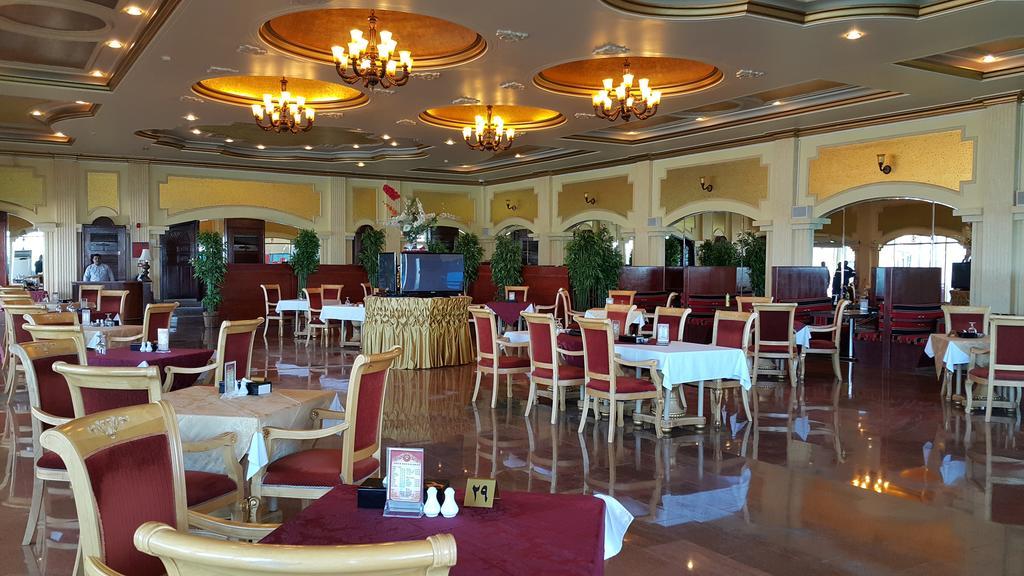 Tio Sea Resort Al Khor Buitenkant foto The restaurant