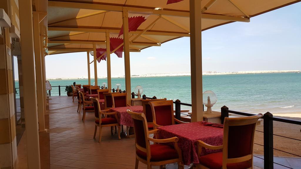 Tio Sea Resort Al Khor Buitenkant foto A restaurant in Al-Shaqra