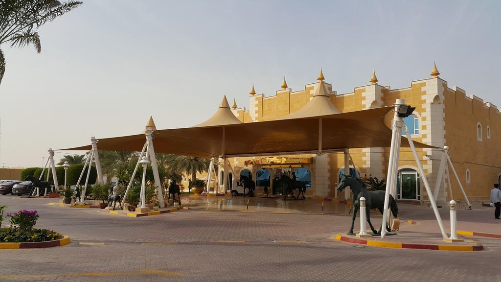 Tio Sea Resort Al Khor Buitenkant foto Al-Shaqraa International Airport