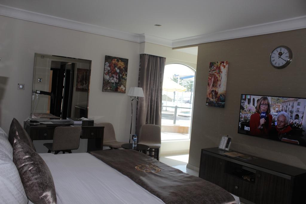 Tio Sea Resort Al Khor Buitenkant foto A room at the hotel