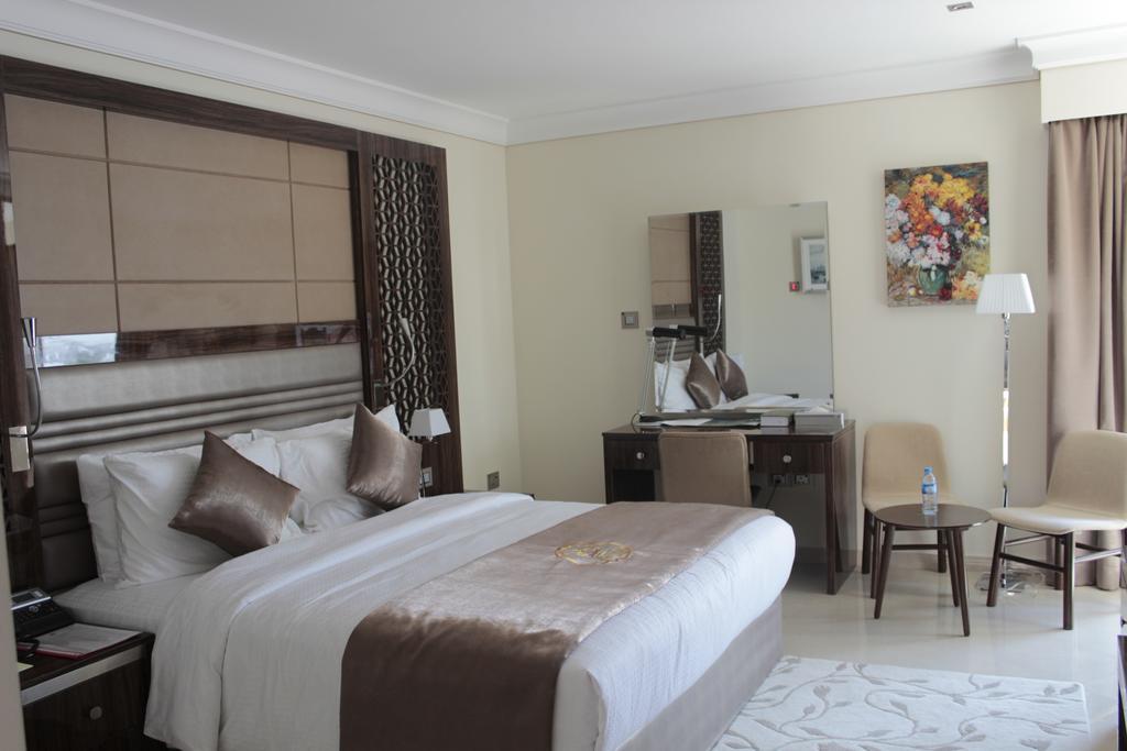Tio Sea Resort Al Khor Buitenkant foto A bedroom at the hotel