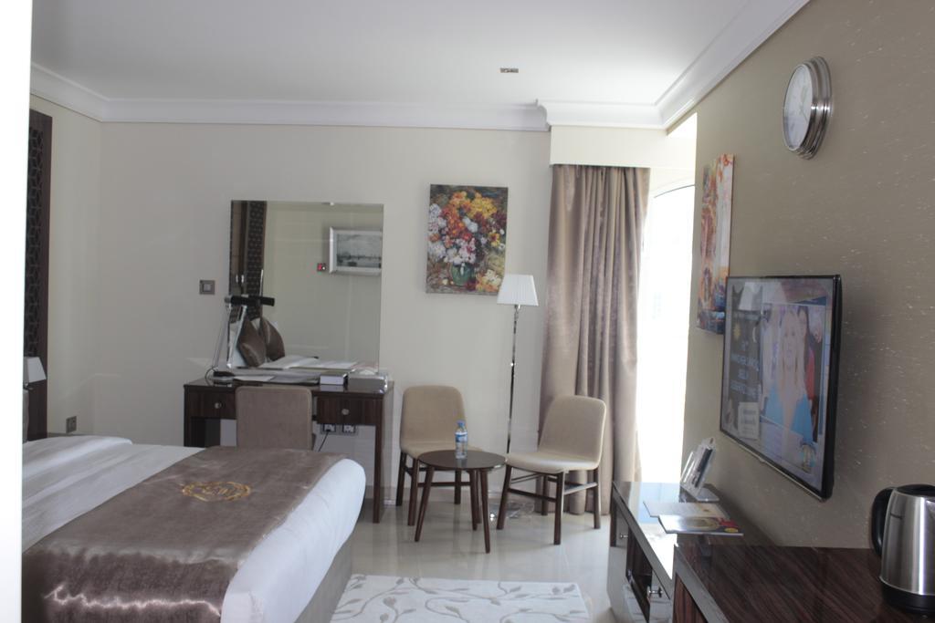 Tio Sea Resort Al Khor Buitenkant foto A room at the hotel