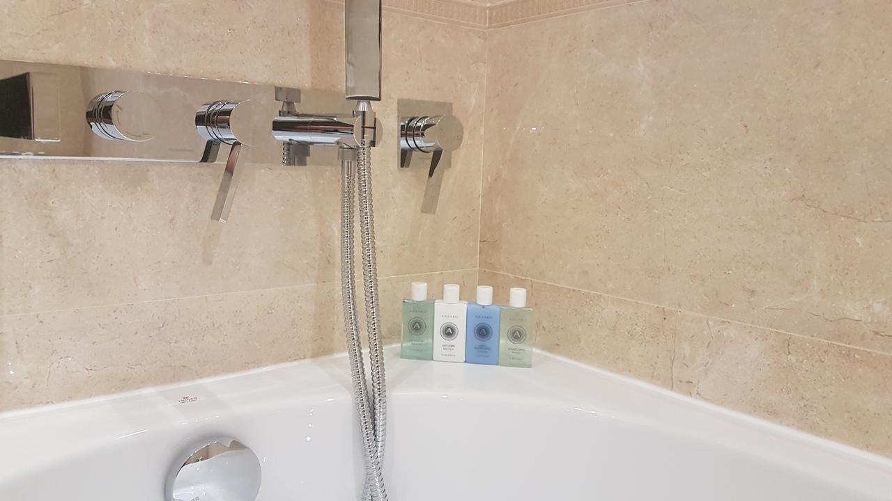 Tio Sea Resort Al Khor Buitenkant foto A shower hose