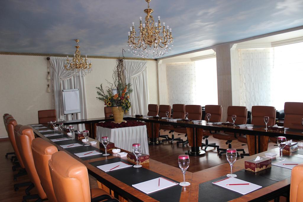Tio Sea Resort Al Khor Buitenkant foto The conference room