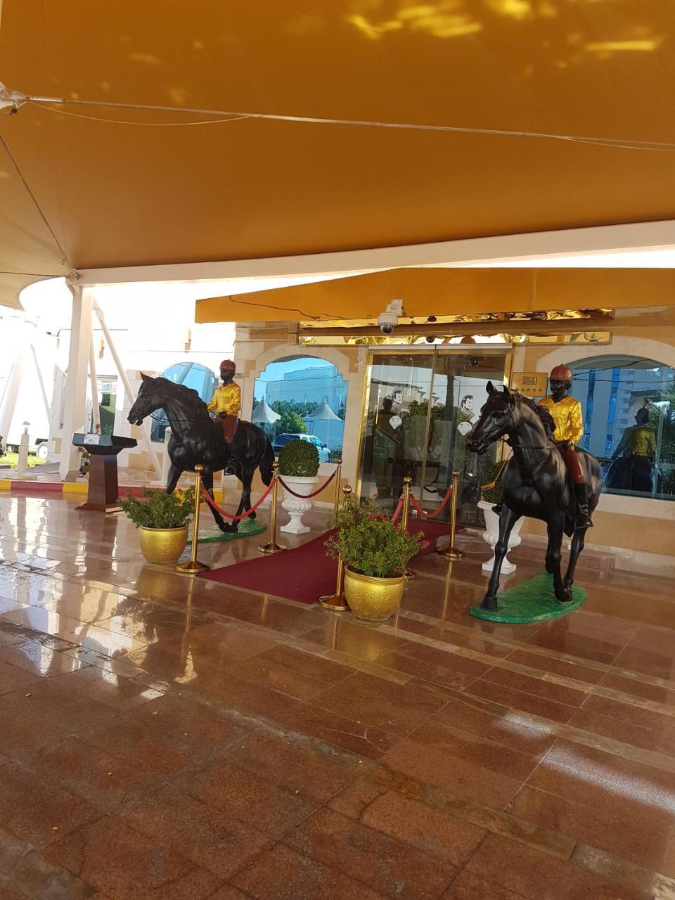 Tio Sea Resort Al Khor Buitenkant foto Entrance of the Meydan Grandstand