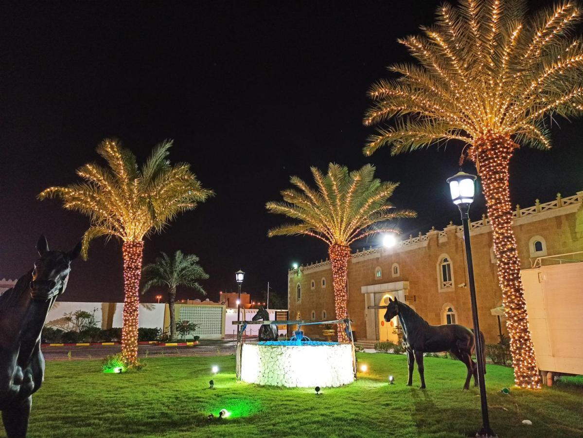 Tio Sea Resort Al Khor Buitenkant foto Al Shaqab at night